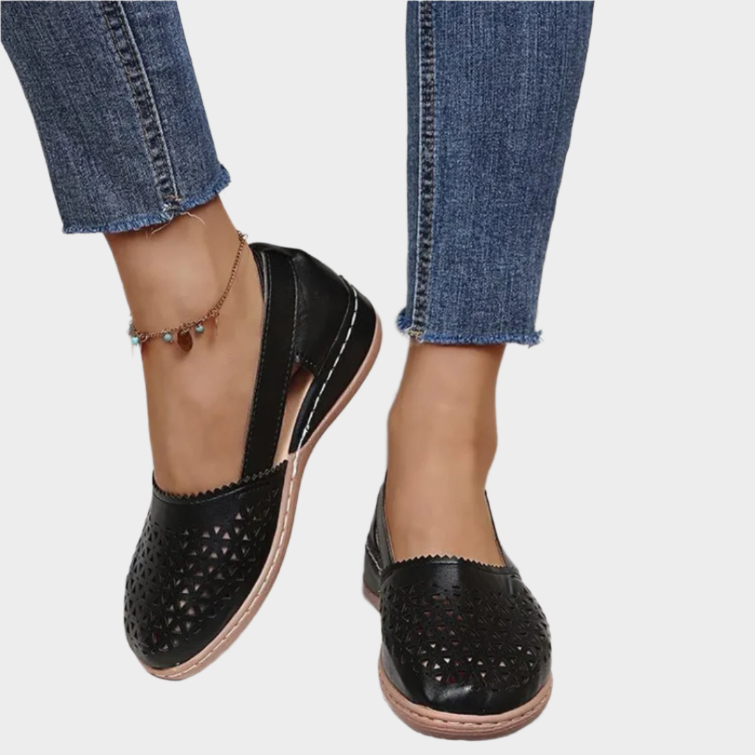 Anatómiai bőr balerina cipők kivágásokkal és szalaggal